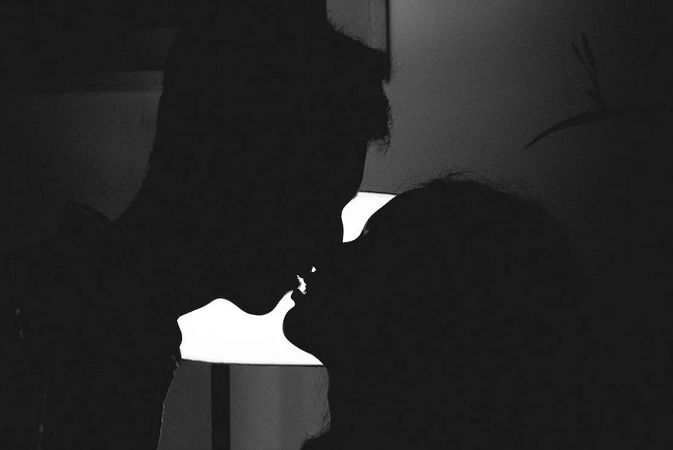 kiss